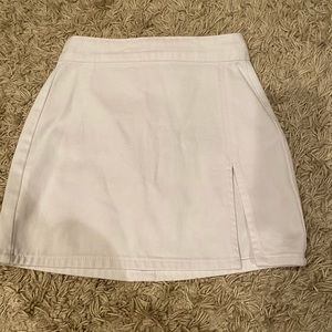 Princess Polly white skirt. XXS. zipper in back.